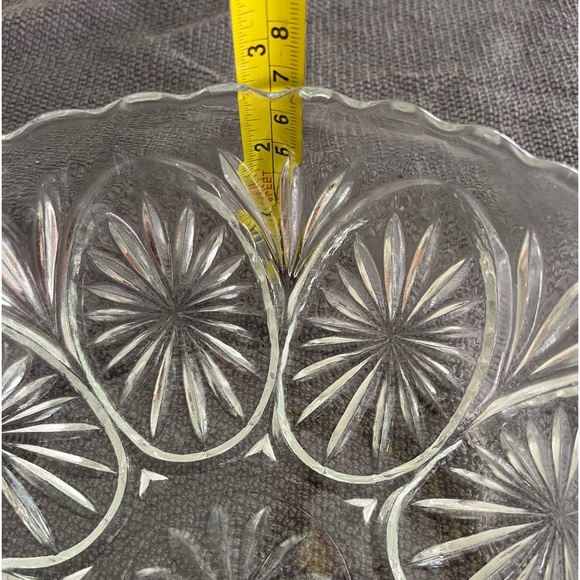 Anchor Hocking Star and Cameo Medallion Clear Glass Serving Bowl. 8”Wx2.75”H. - Picture 2 of 6